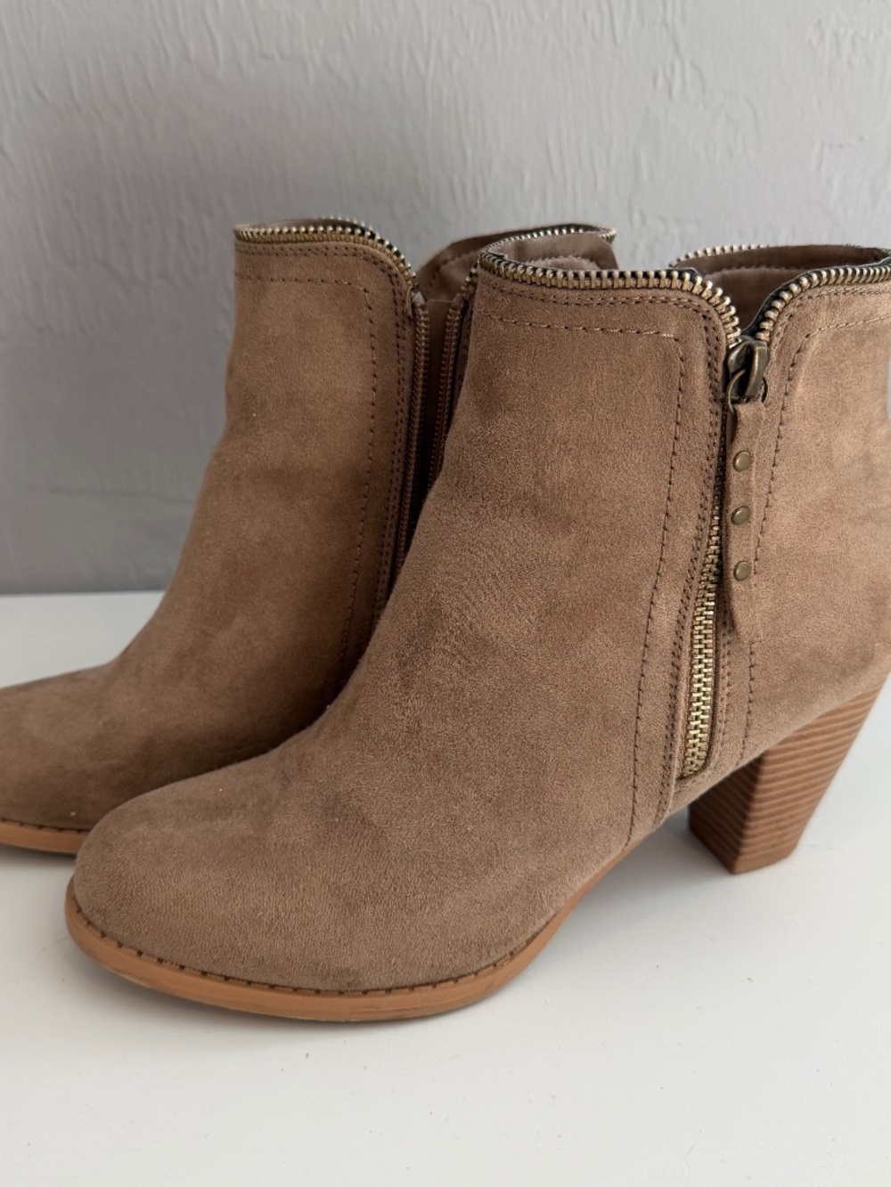 Just Fab Women's Zipper Edge Detail Heeled Ankle Booties in Beige/Brown Size 8.5